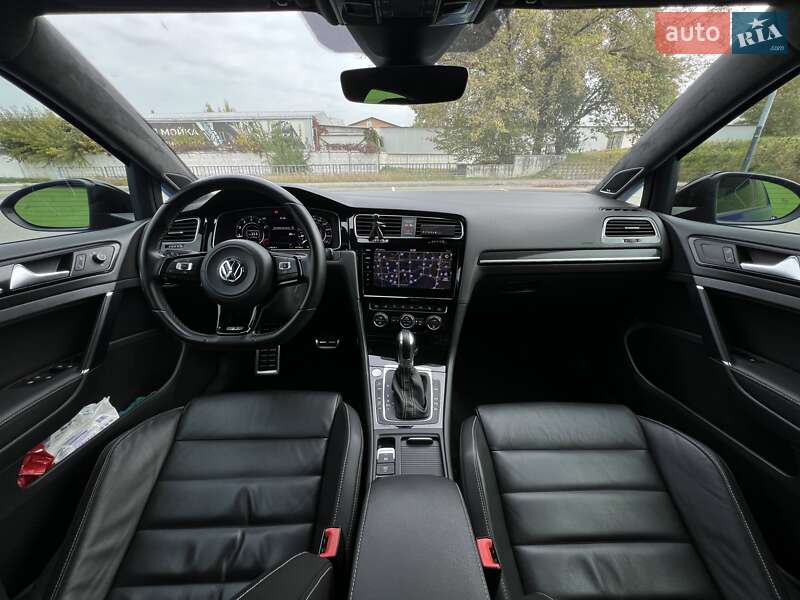 Хэтчбек Volkswagen Golf 2016 в Киеве