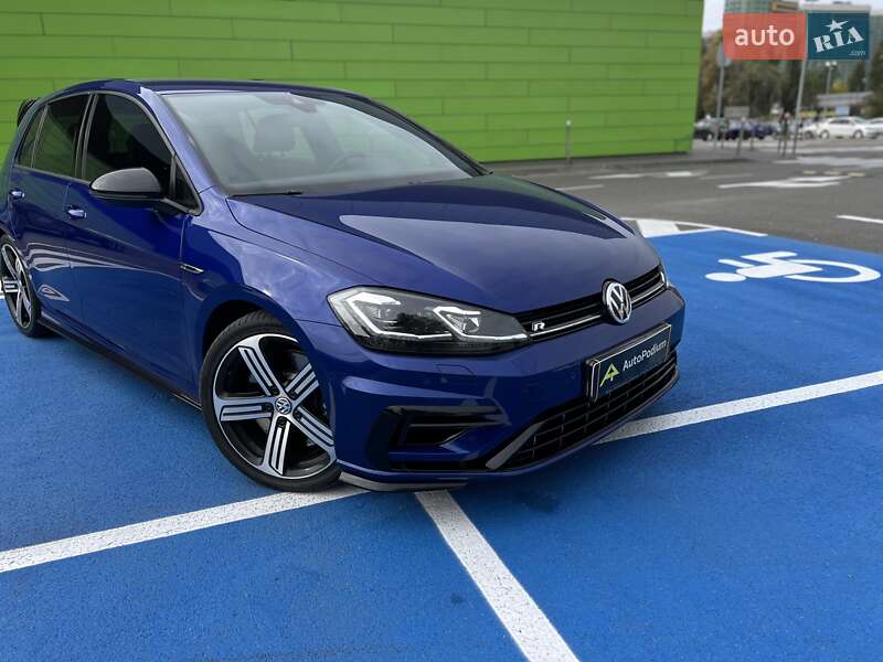Хэтчбек Volkswagen Golf 2016 в Киеве