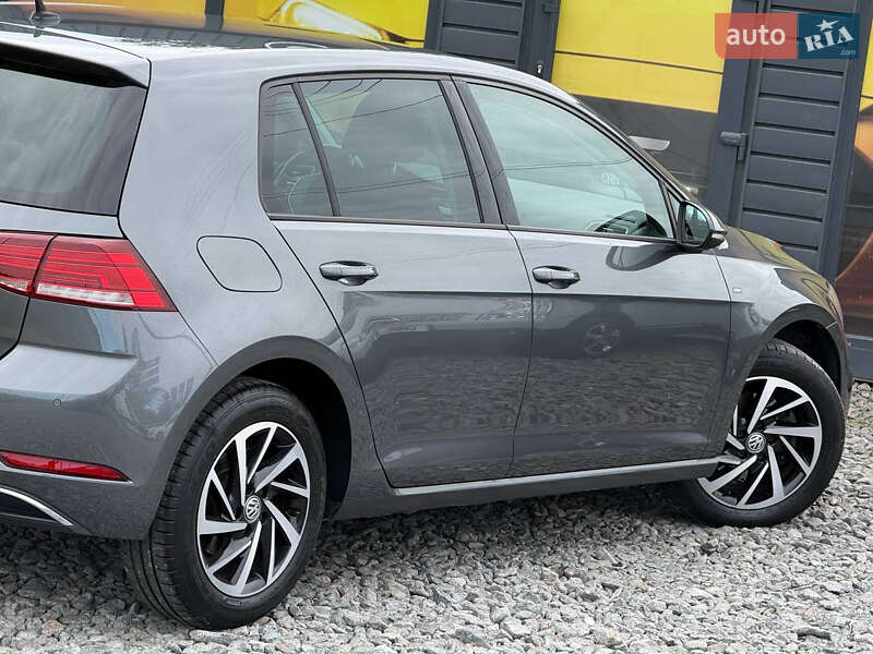 Хетчбек Volkswagen Golf 2018 в Стрию