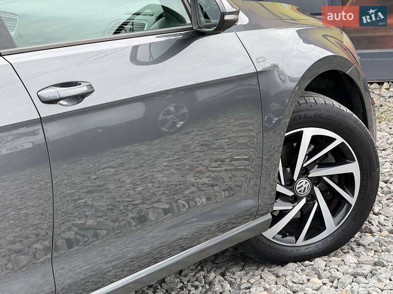 Хетчбек Volkswagen Golf 2018 в Стрию