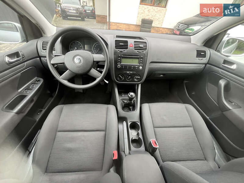 Хэтчбек Volkswagen Golf 2004 в Звягеле