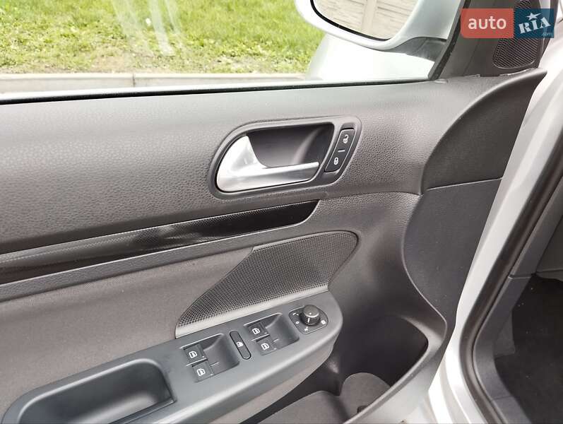 Универсал Volkswagen Golf 2011 в Луцке фото 23 Универсал Volkswagen Golf 2011 в Луцке