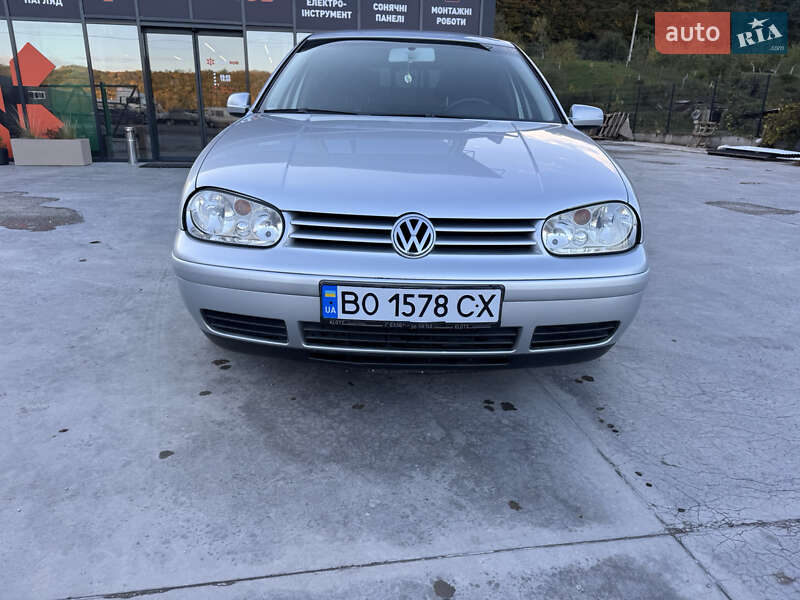 Хетчбек Volkswagen Golf 2003 в Тернополі