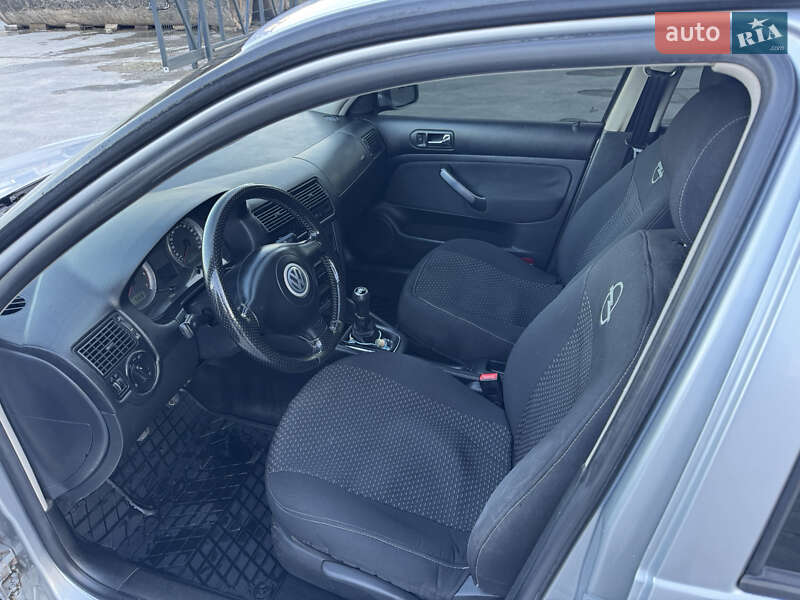 Хетчбек Volkswagen Golf 2003 в Тернополі