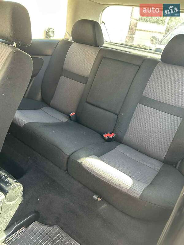 Хетчбек Volkswagen Golf 2000 в Чорткові