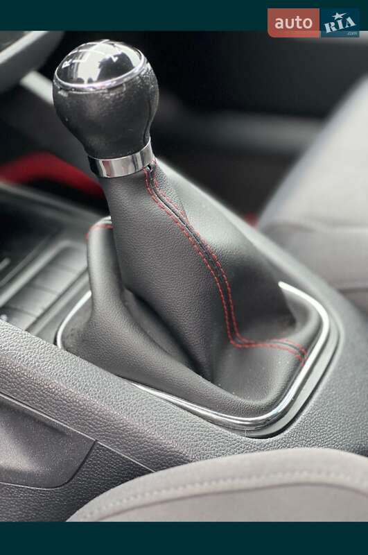 Хэтчбек Volkswagen Golf 2003 в Межгорье фото 8 Хэтчбек Volkswagen Golf 2003 в Межгорье