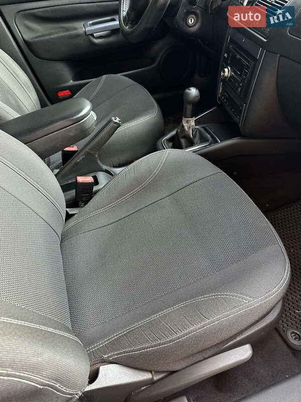 Універсал Volkswagen Golf 2003 в Миколаєві