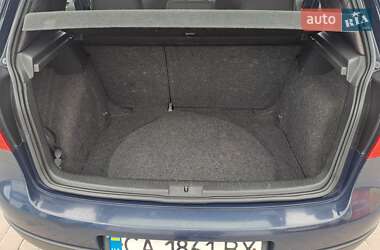 Хэтчбек Volkswagen Golf 2005 в 