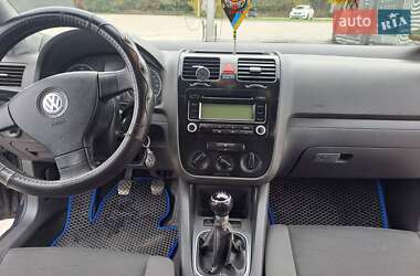 Хэтчбек Volkswagen Golf 2005 в 
