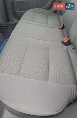 Хэтчбек Volkswagen Golf 2005 в 