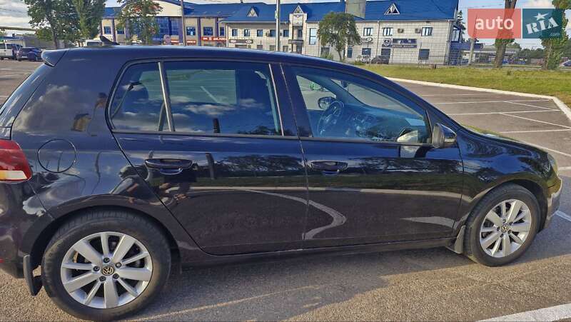 Хэтчбек Volkswagen Golf 2011 в Житомире