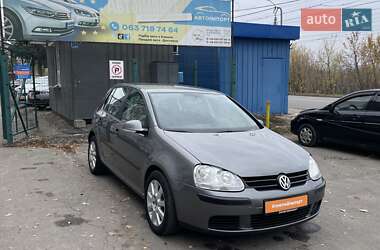 Хэтчбек Volkswagen Golf 2006 в Сумах