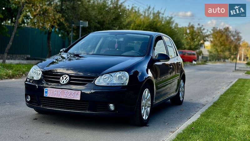 Хэтчбек Volkswagen Golf 2005 в Полтаве