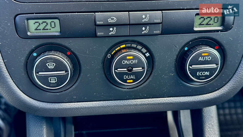 Хэтчбек Volkswagen Golf 2005 в Полтаве