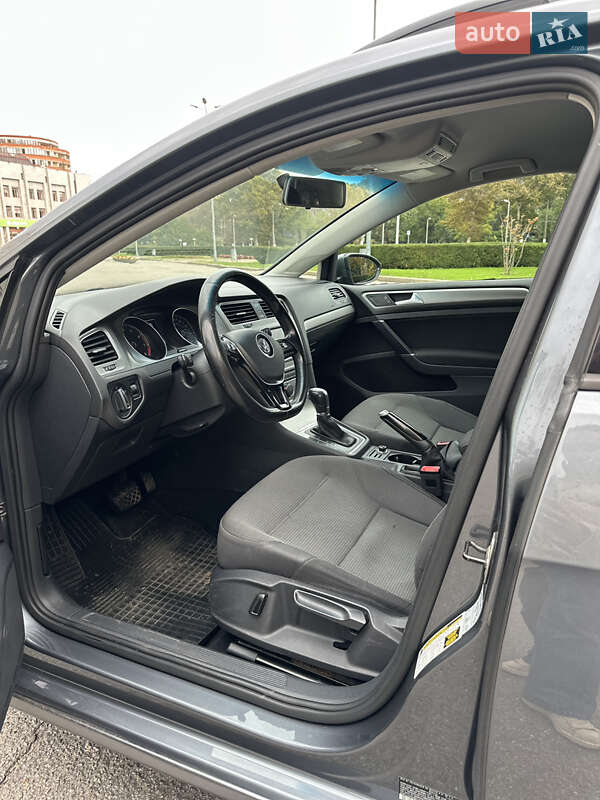 Универсал Volkswagen Golf 2015 в Одессе