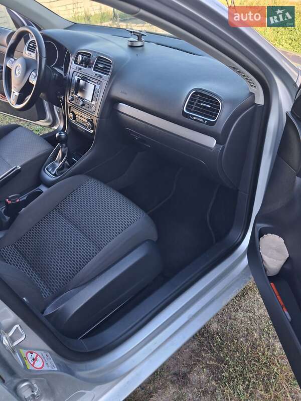 Универсал Volkswagen Golf 2011 в Сарнах