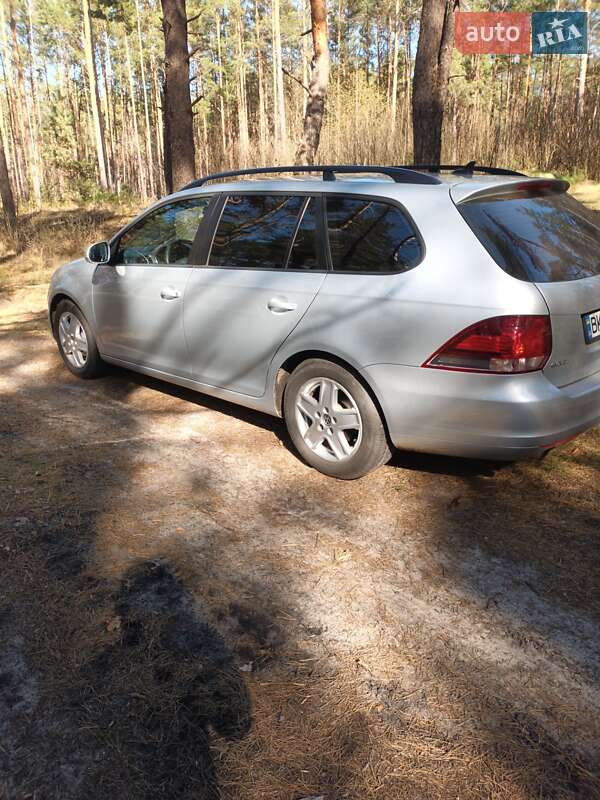 Универсал Volkswagen Golf 2011 в Сарнах