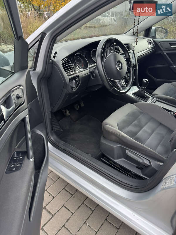 Універсал Volkswagen Golf 2014 в Івано-Франківську