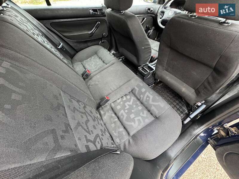 Хетчбек Volkswagen Golf 1998 в Чернівцях