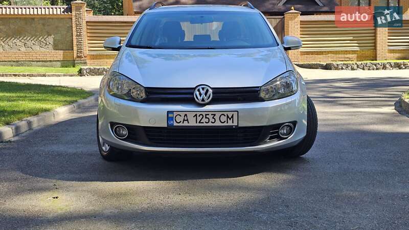 Универсал Volkswagen Golf 2011 в Чернигове