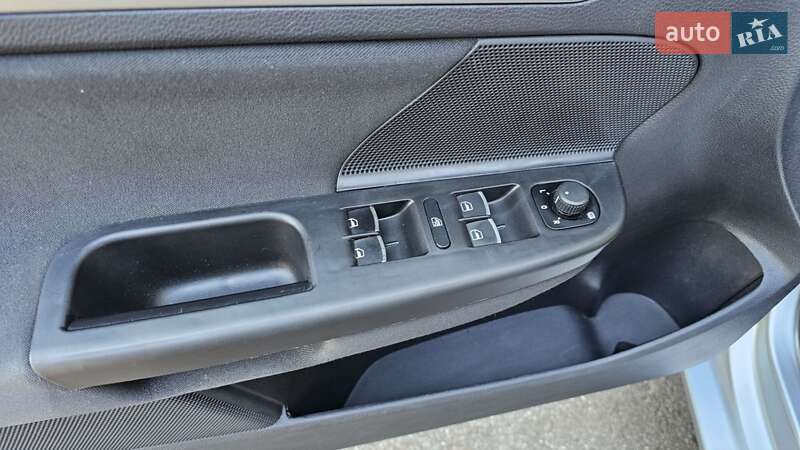 Универсал Volkswagen Golf 2011 в Чернигове