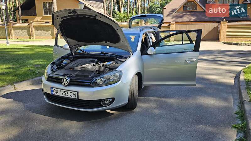 Универсал Volkswagen Golf 2011 в Чернигове