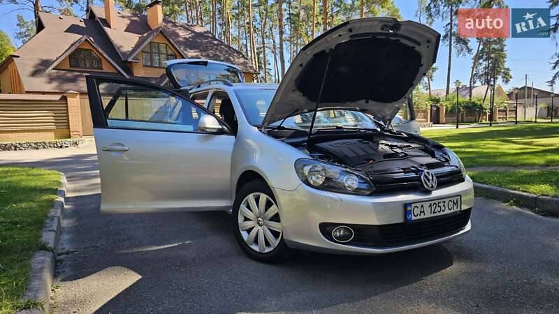 Универсал Volkswagen Golf 2011 в Чернигове