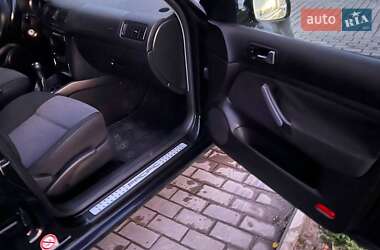 Универсал Volkswagen Golf 2003 в  фото 2 Универсал Volkswagen Golf 2003 в