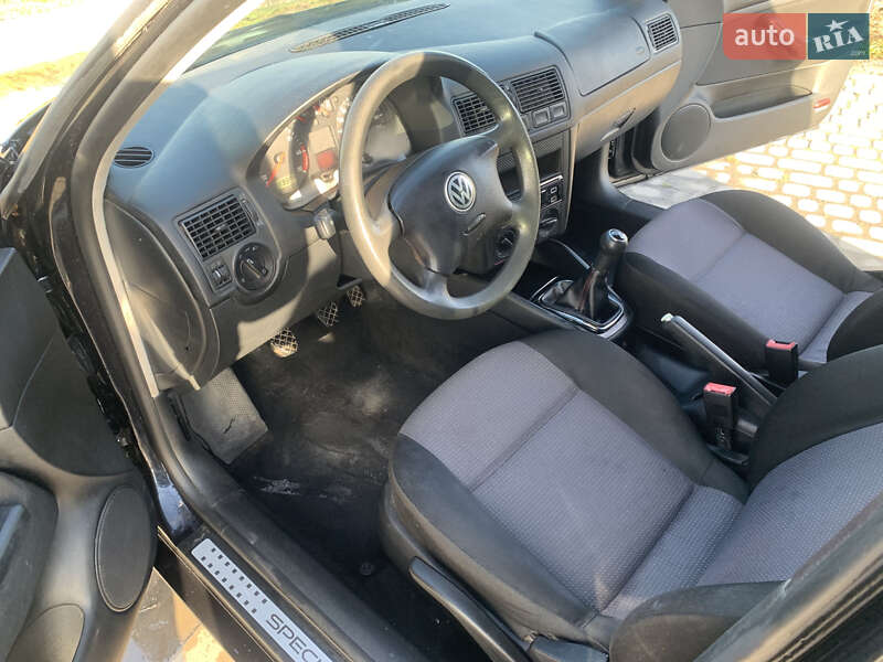 Хетчбек Volkswagen Golf 2001 в Львові