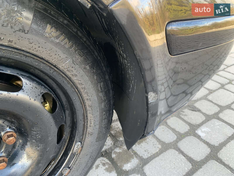 Хетчбек Volkswagen Golf 2001 в Львові