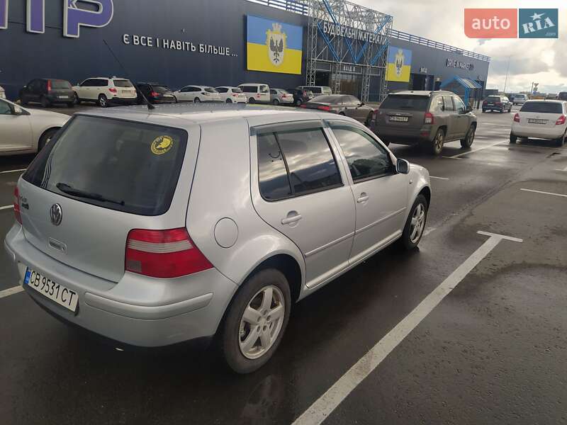 Хэтчбек Volkswagen Golf 2003 в Чернигове