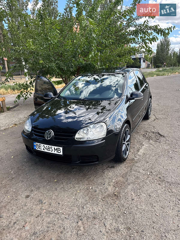 Хетчбек Volkswagen Golf 2004 в Миколаєві