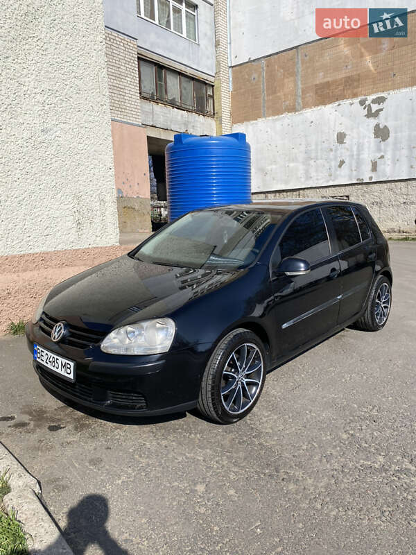 Хетчбек Volkswagen Golf 2004 в Миколаєві