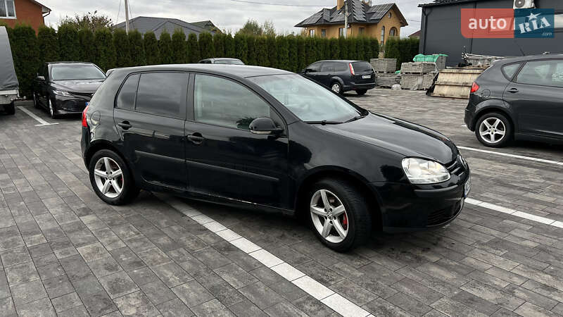 Хетчбек Volkswagen Golf 2004 в Луцьку