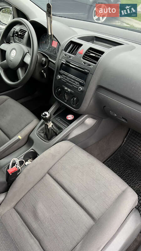 Хетчбек Volkswagen Golf 2004 в Луцьку