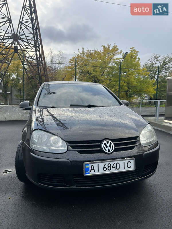 Хэтчбек Volkswagen Golf 2004 в Киеве