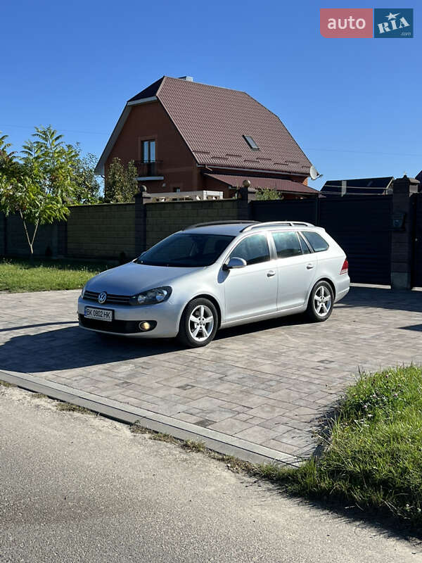 Универсал Volkswagen Golf 2010 в Костополе