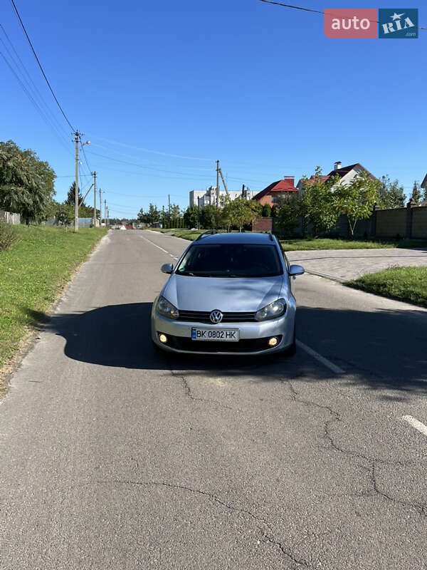 Универсал Volkswagen Golf 2010 в Костополе