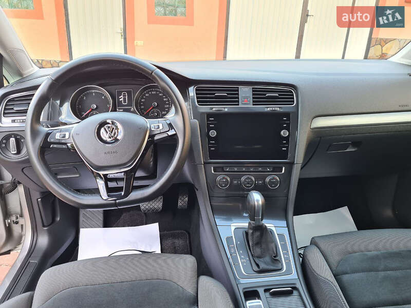 Универсал Volkswagen Golf 2017 в Черновцах