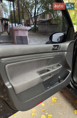 Хэтчбек Volkswagen Golf 2004 в  фото 12 Хэтчбек Volkswagen Golf 2004 в