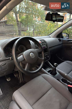 Хэтчбек Volkswagen Golf 2004 в  фото 13 Хэтчбек Volkswagen Golf 2004 в
