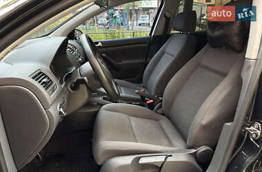 Хэтчбек Volkswagen Golf 2004 в  фото 14 Хэтчбек Volkswagen Golf 2004 в
