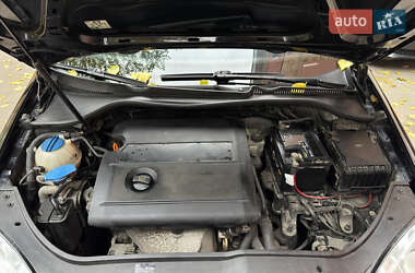 Хэтчбек Volkswagen Golf 2004 в  фото 20 Хэтчбек Volkswagen Golf 2004 в