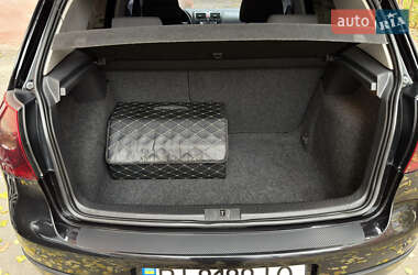 Хэтчбек Volkswagen Golf 2004 в  фото 24 Хэтчбек Volkswagen Golf 2004 в