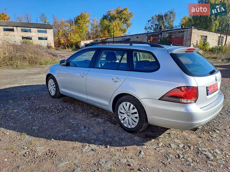 Универсал Volkswagen Golf 2010 в Нововолынске