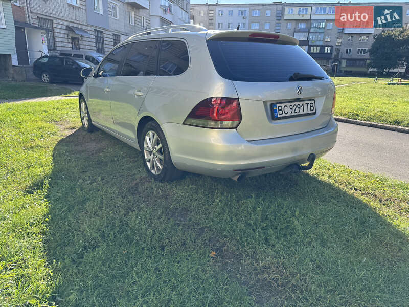 Універсал Volkswagen Golf 2010 в Шептицькому