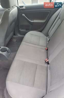 Хэтчбек Volkswagen Golf 2004 в 