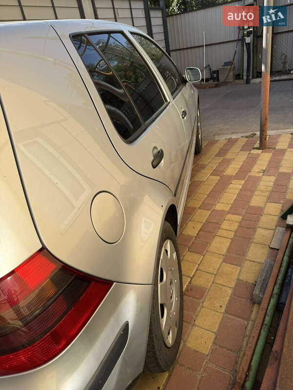 Хэтчбек Volkswagen Golf 2000 в Фонтанке