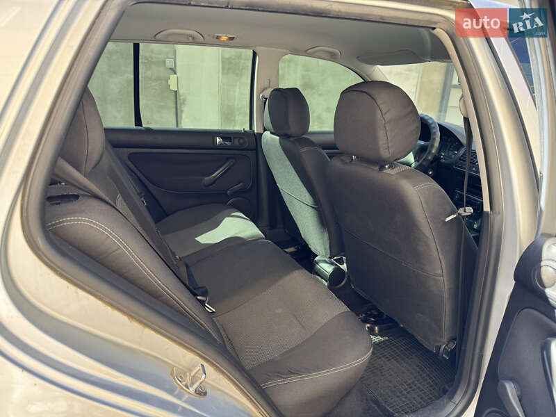 Хэтчбек Volkswagen Golf 2000 в Фонтанке