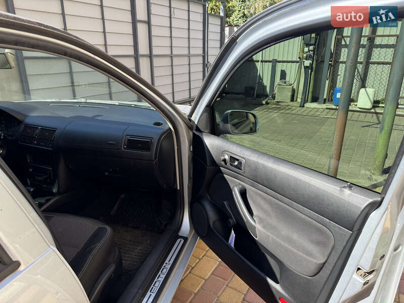 Хэтчбек Volkswagen Golf 2000 в Фонтанке